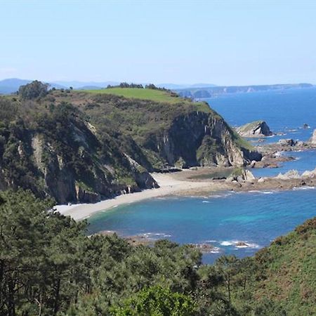Room In Lodge - Double And Single Room - Pension Oria 1 Luarca Buitenkant foto
