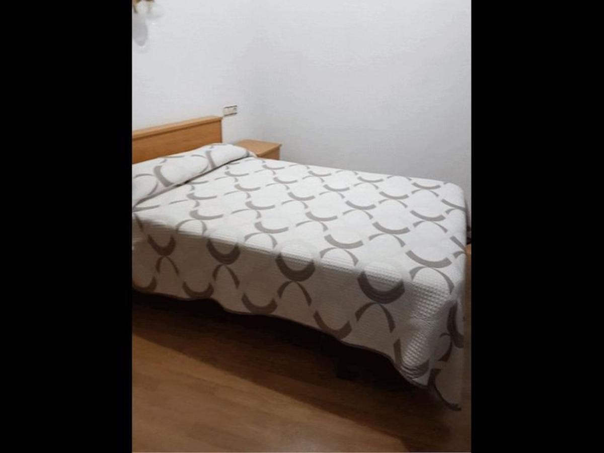 Room In Lodge - Double And Single Room - Pension Oria 1 Luarca Buitenkant foto
