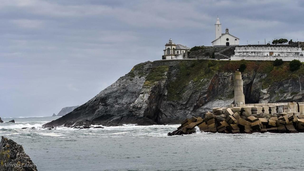 Room In Lodge - Double And Single Room - Pension Oria 1 Luarca Buitenkant foto