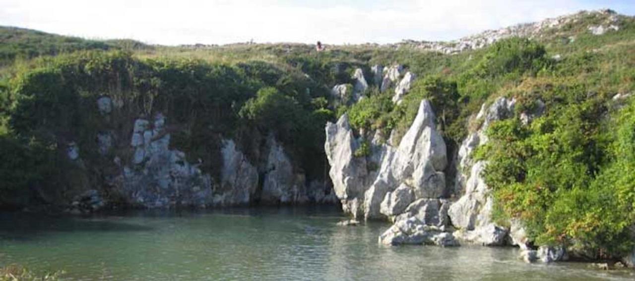 Room In Lodge - Double And Single Room - Pension Oria 1 Luarca Buitenkant foto